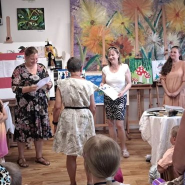 Pozvánka na vernisáž výherců výtvarné soutěže čarodějky Kbelky